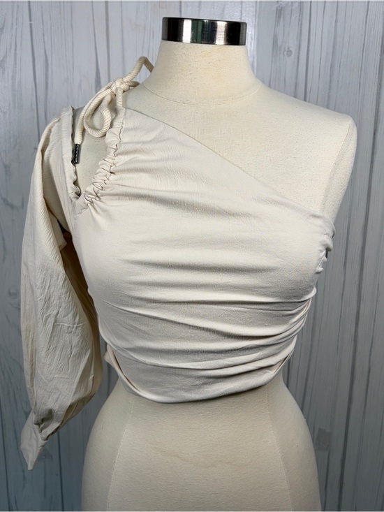 WNTRMSE Tops - NWT WNTRMSE Pippa One-Shoulder Long-Sleeve Crop Top in Vanilla, Size 6